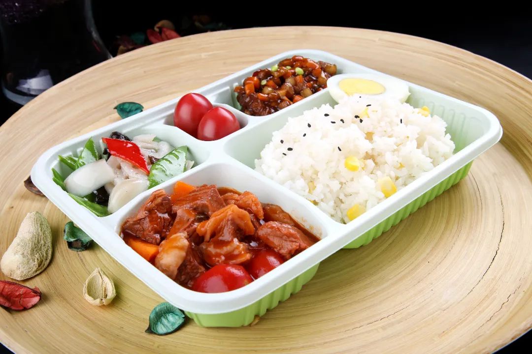 什么是团餐？社餐、外卖、物流“跨界入局”的新战场